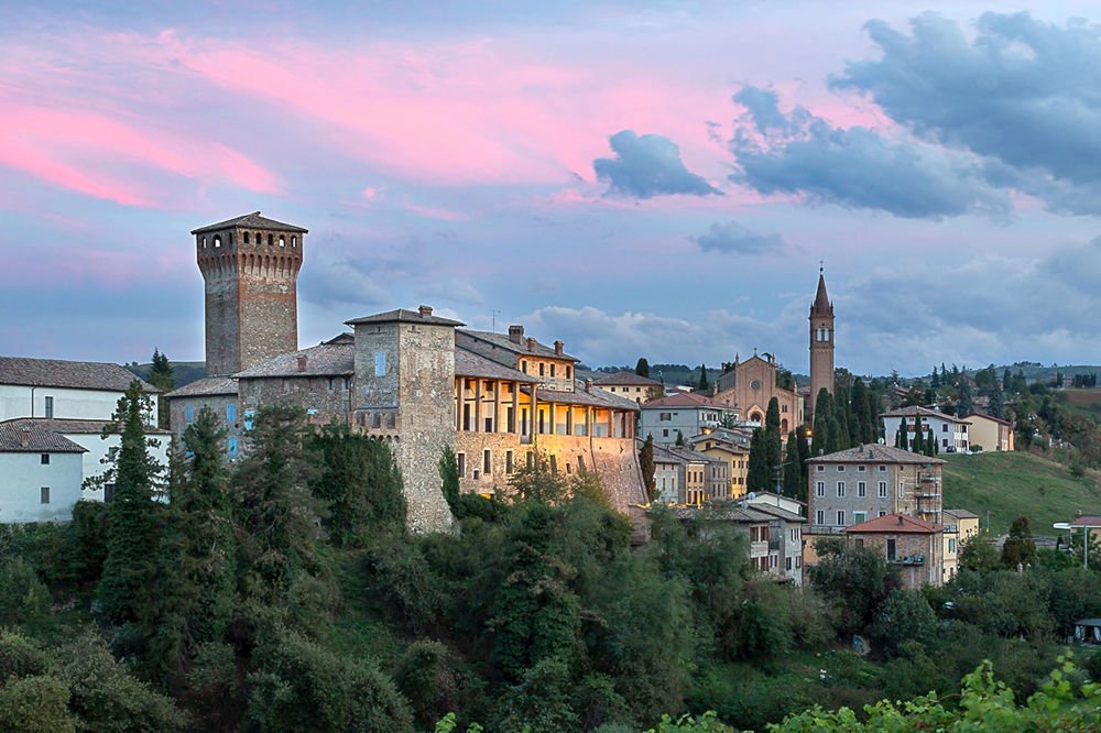 VISITE GUIDATE  AL CASTELLO DI LEVIZZANO E MUSEO ROSSO GRASPA