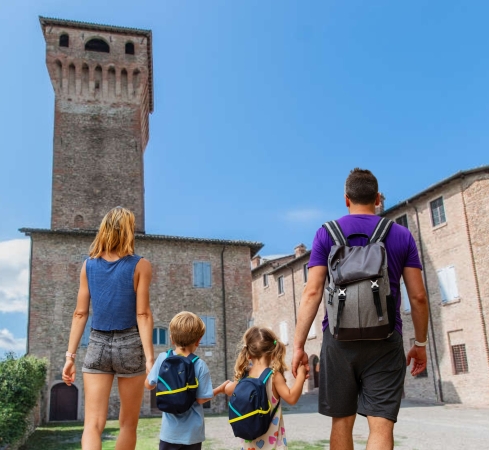 VISITA GUIDATA PER FAMIGLIE AL CASTELLO DI LEVIZZANO RANGONE FAMILY